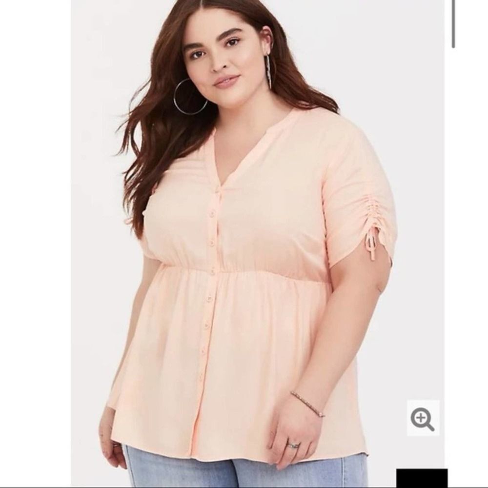 Torrid PEACH CHALLIS TIE SLEEVE BABYDOLL TOP Blouse Button Down Hi Low V Neck - Picture 9 of 9